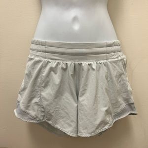 Hotty Hot Low-Rise Lined Short 4” lululemon